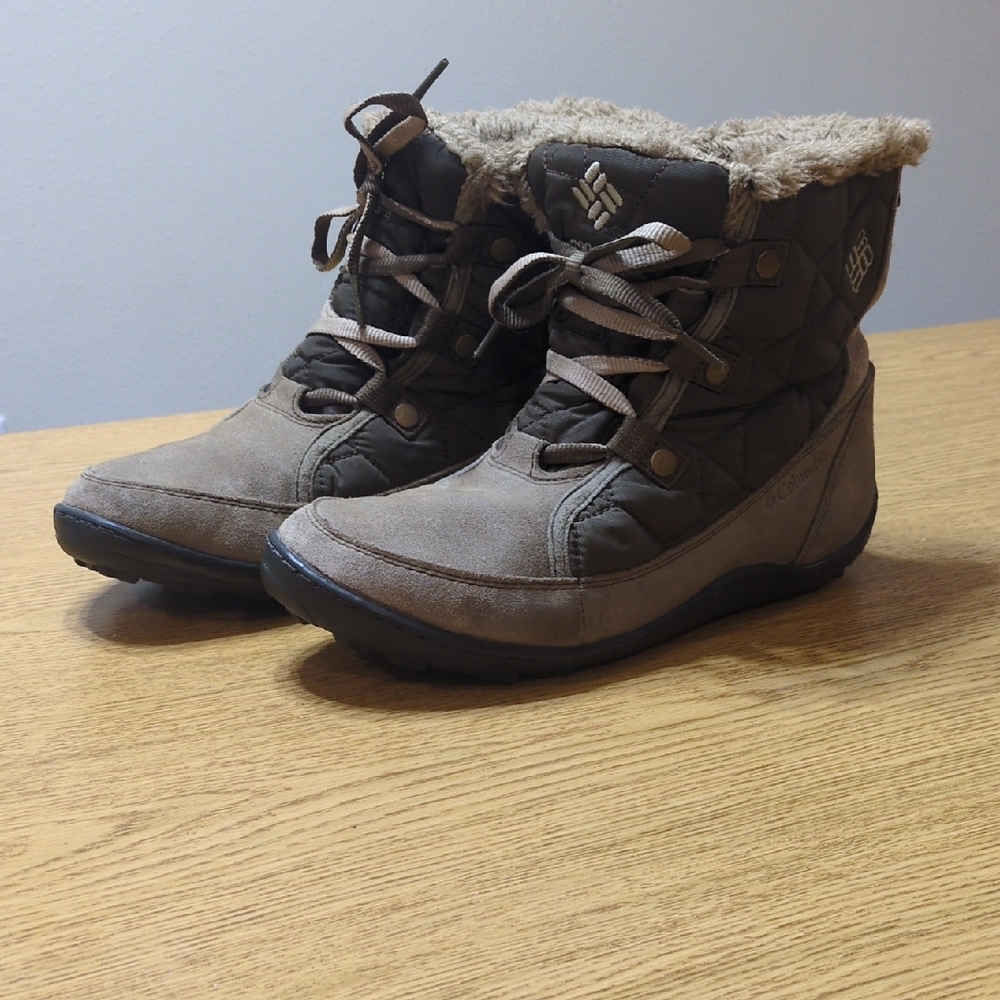 Columbia Women's Tan & Brown Winter Boots size 9